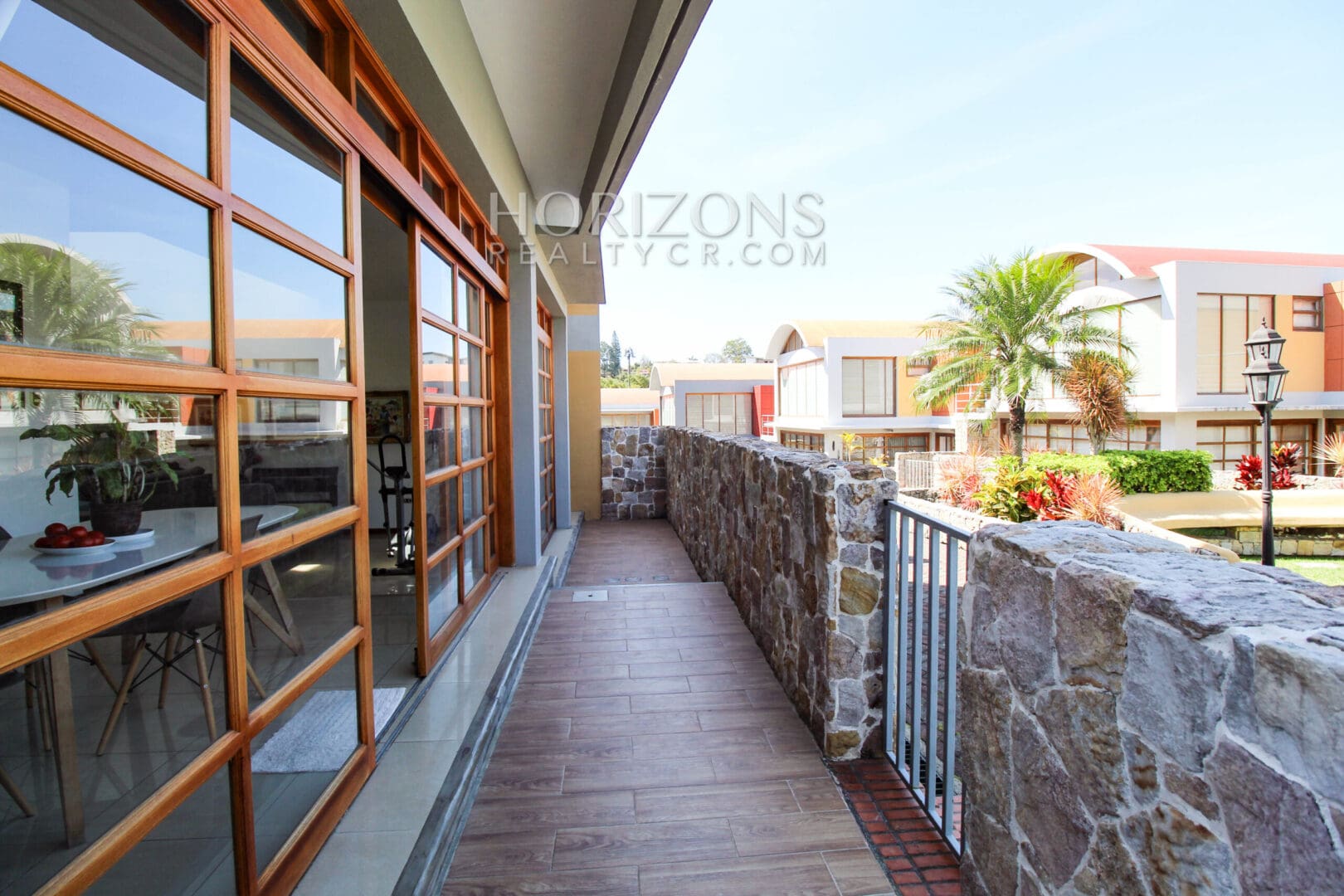 AMPLIA CASA EN VENTA 3 HABITACIONES DE 2 NIVELES BELLO HORIZONTE njv89