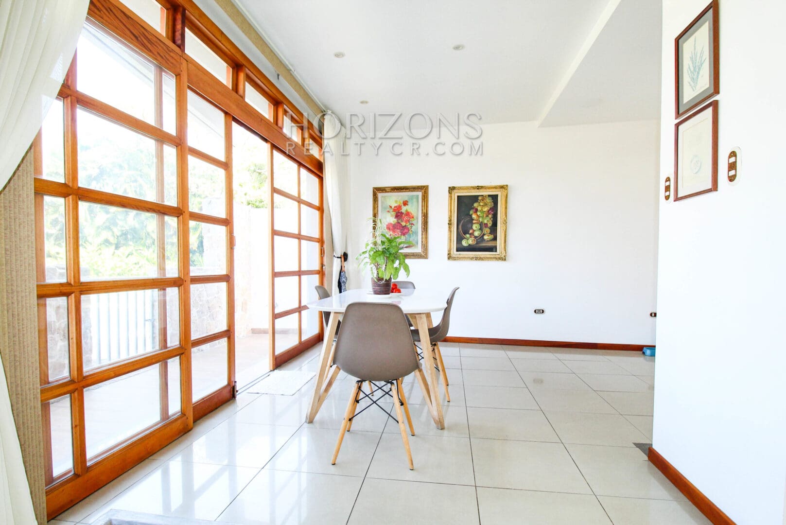 AMPLIA CASA EN VENTA 3 HABITACIONES DE 2 NIVELES BELLO HORIZONTE njv89