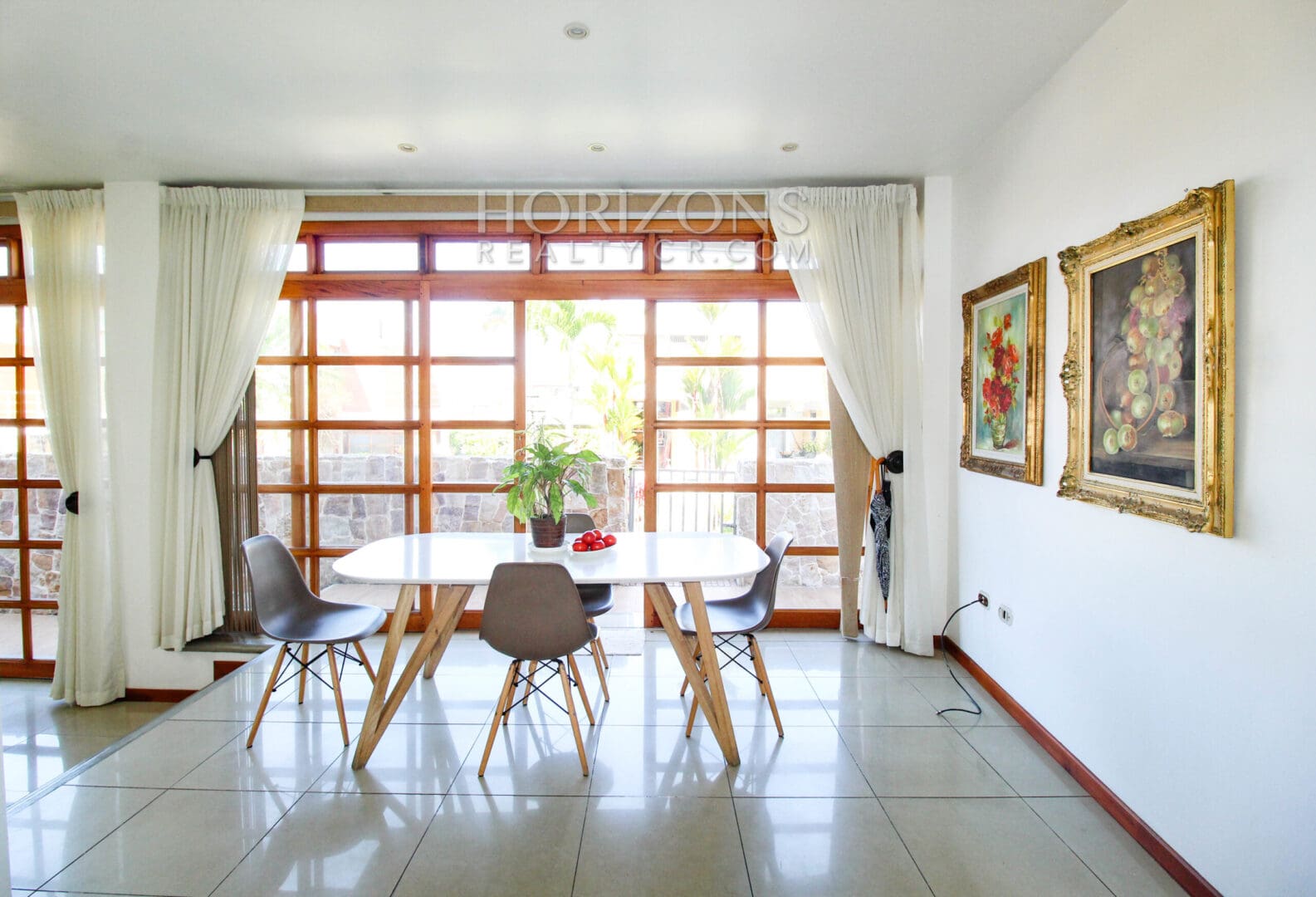 AMPLIA CASA EN VENTA 3 HABITACIONES DE 2 NIVELES BELLO HORIZONTE njv89