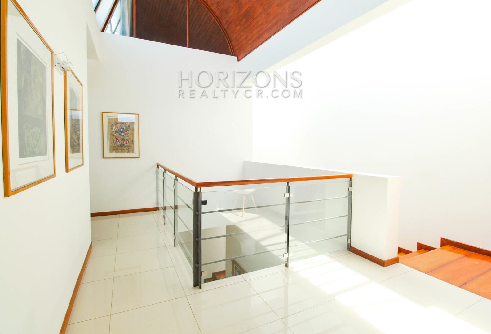 AMPLIA CASA EN VENTA 3 HABITACIONES DE 2 NIVELES BELLO HORIZONTE njv89