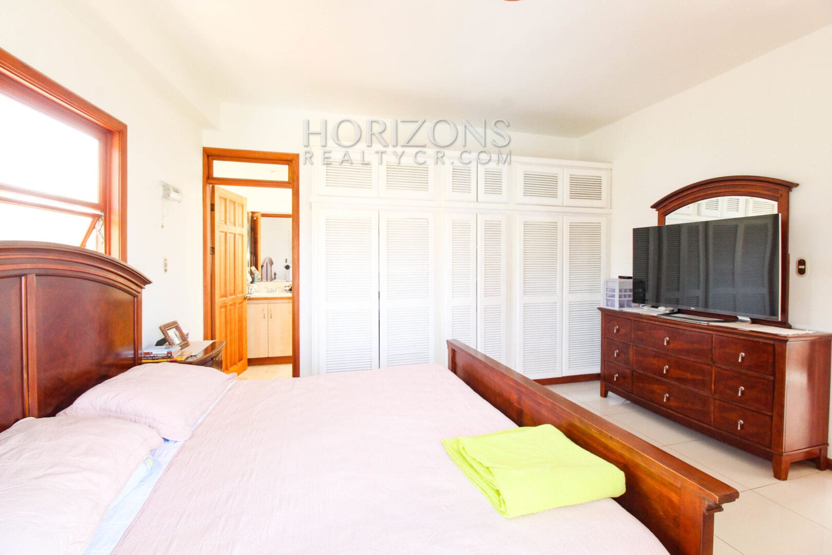 AMPLIA CASA EN VENTA 3 HABITACIONES DE 2 NIVELES BELLO HORIZONTE njv89