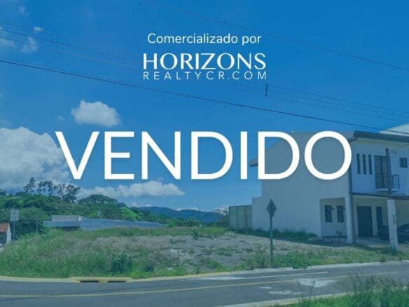 Venta De Lote Esquinero De 182M2 En Condominio Altana Santa Ana Con Amenidades Njv87