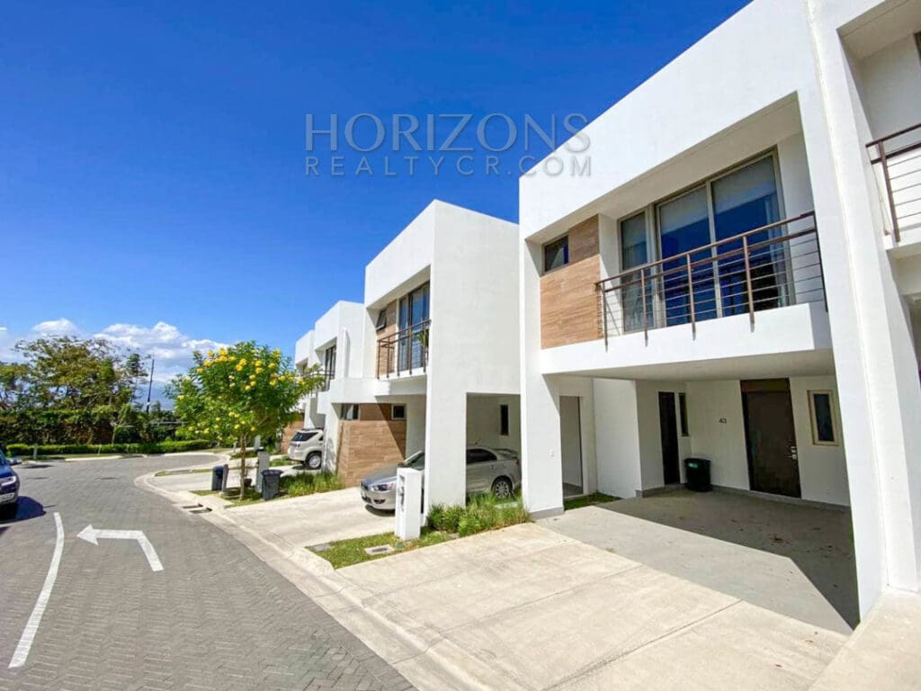 Se Alquila Casa Contemporanea Con Patio En Escazu 3 Habitaciones Noj737