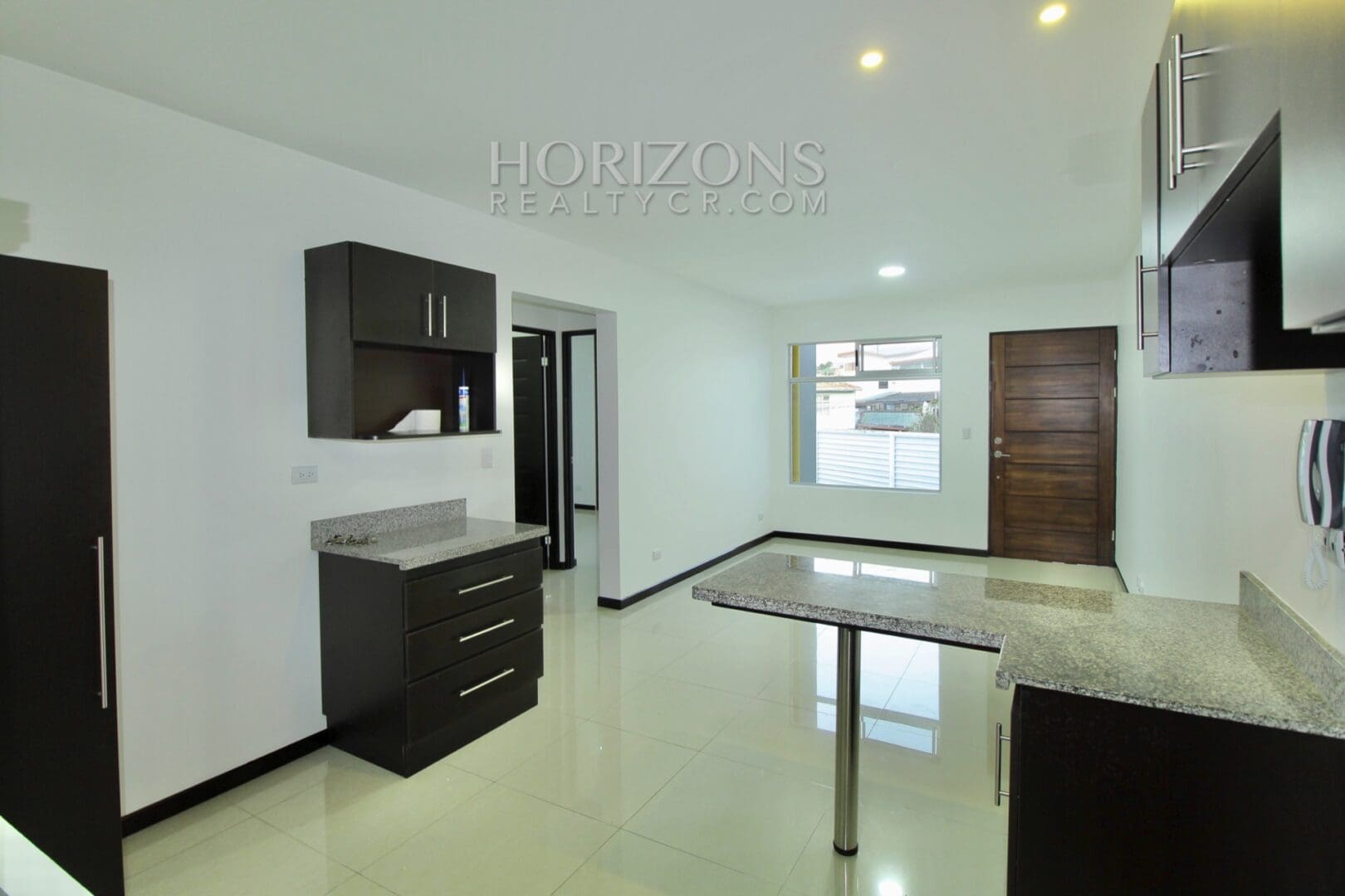 Moderno Apartamento 2km de UCR 2 Dormitorios NJA967