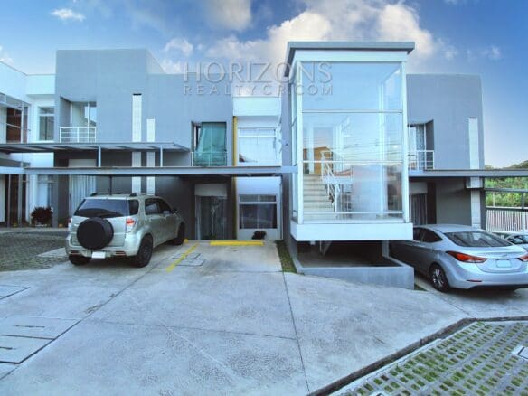 Moderno Apartamento 2Km De Ucr 2 Dormitorios Nja967