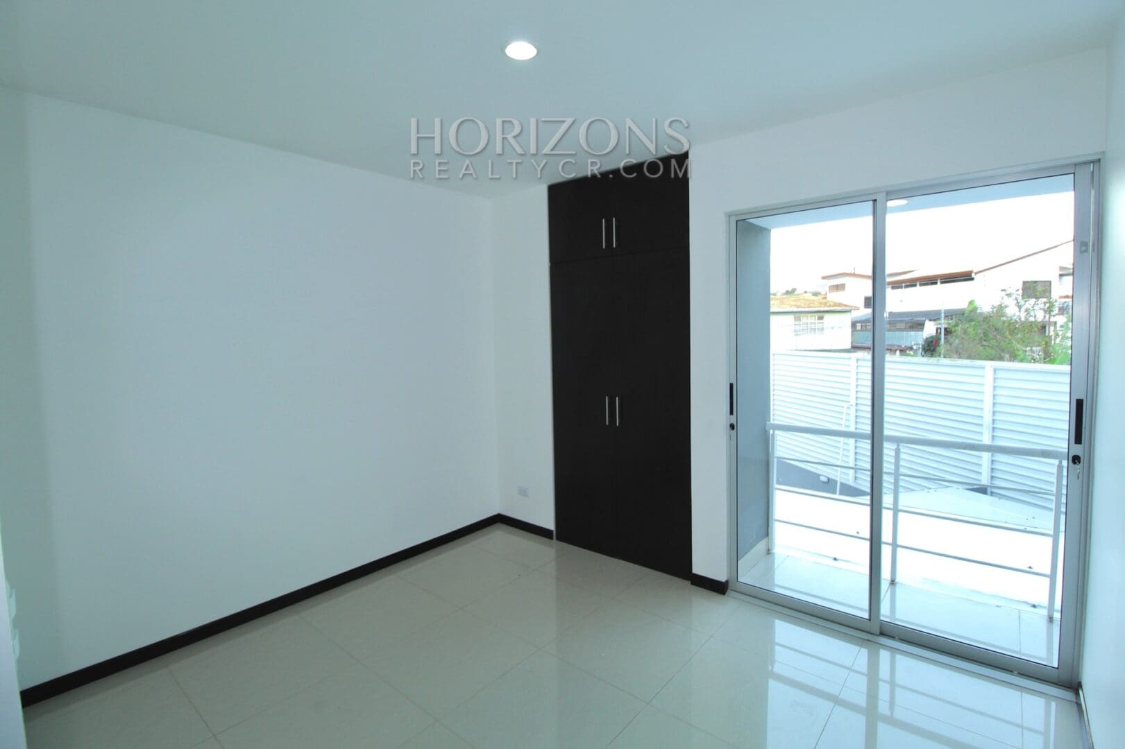 Moderno Apartamento 2km de UCR 2 Dormitorios NJA967