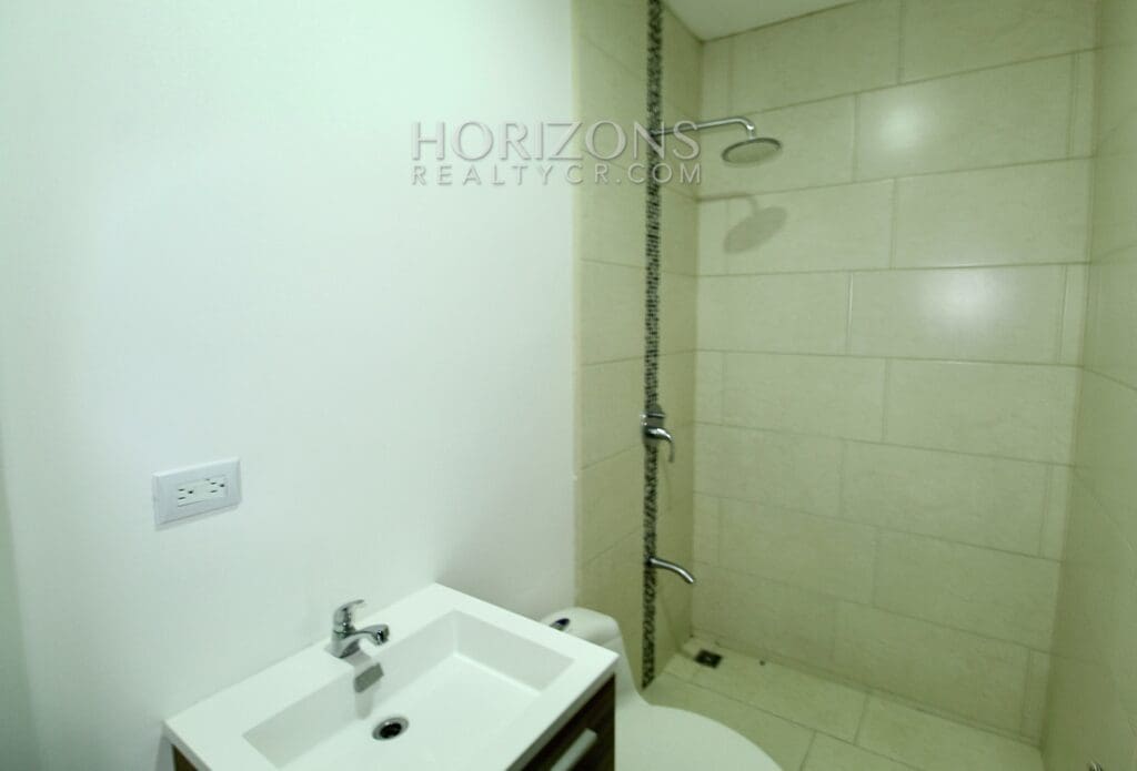 Moderno Apartamento 2km de UCR 2 Dormitorios NJA967