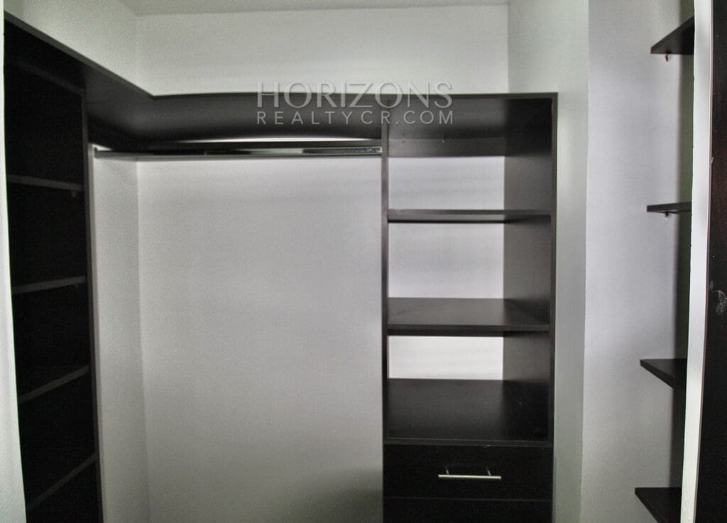 Moderno Apartamento 2km de UCR 2 Dormitorios NJA967