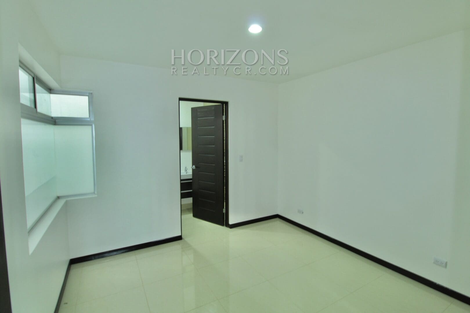 Moderno Apartamento 2km de UCR 2 Dormitorios NJA967