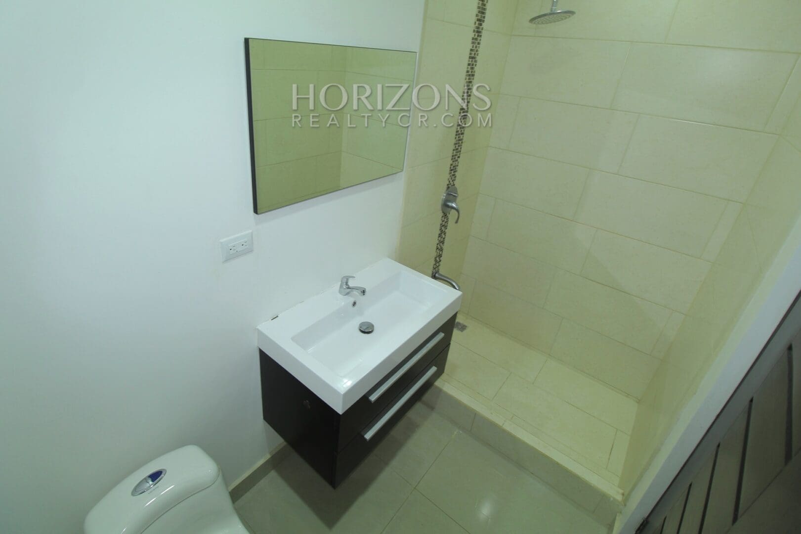 Moderno Apartamento 2km de UCR 2 Dormitorios NJA967
