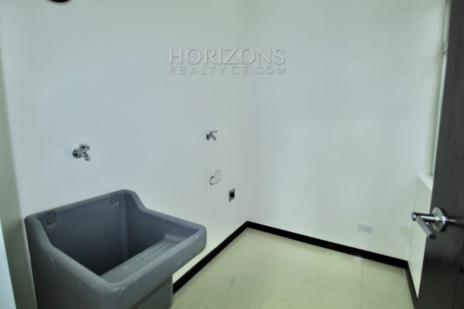 Moderno Apartamento 2km de UCR 2 Dormitorios NJA967
