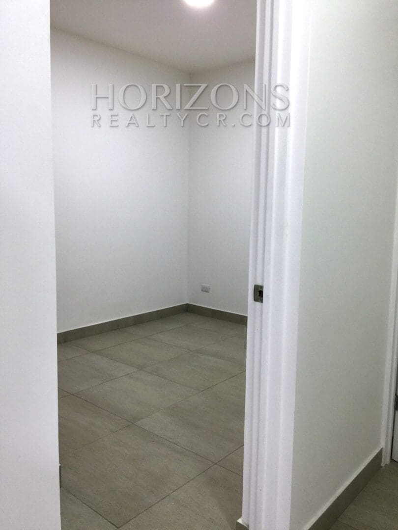 Moderno Apartamento en Curridabat Por Ciudad del Este  NJA968