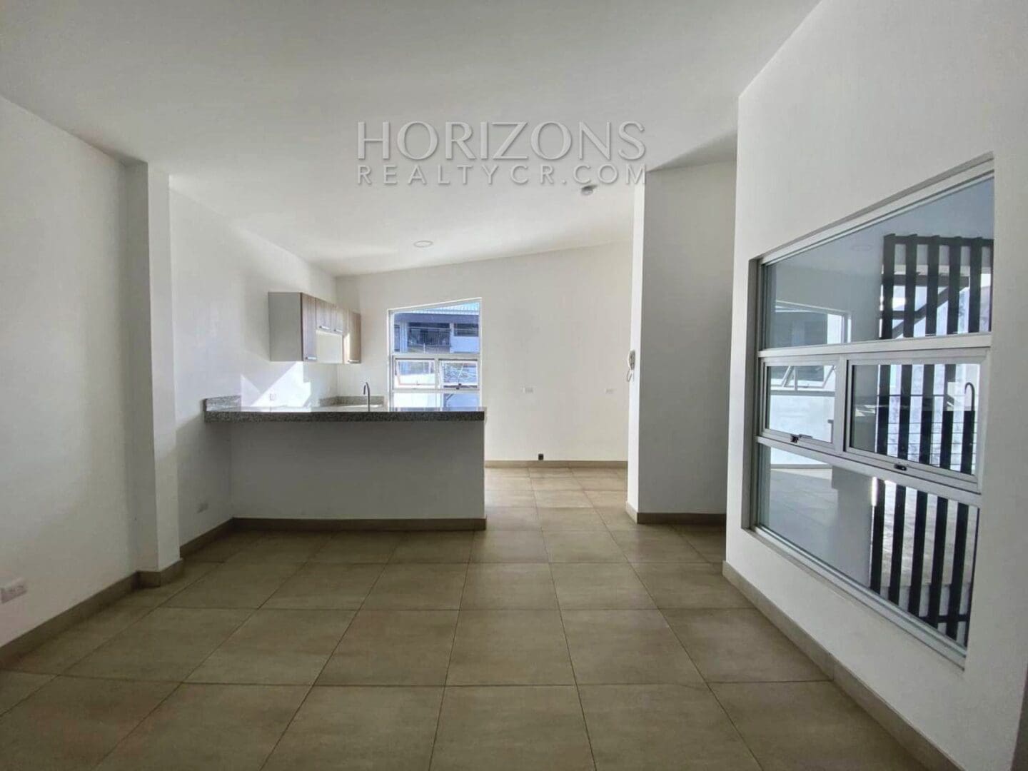 Moderno Apartamento en Curridabat Por Ciudad del Este  NJA968