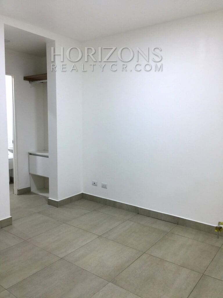 Moderno Apartamento en Curridabat Por Ciudad del Este  NJA968