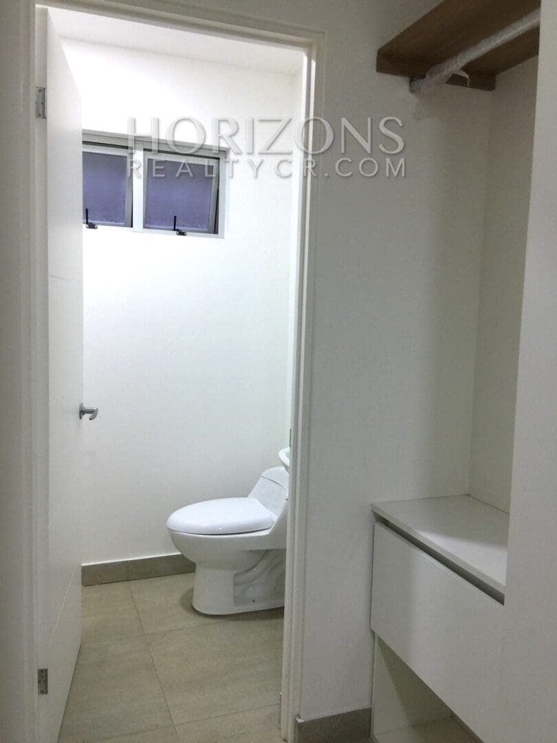 Moderno Apartamento en Curridabat Por Ciudad del Este  NJA968