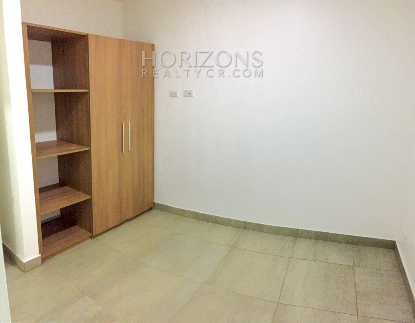 Moderno Apartamento en Curridabat Por Ciudad del Este  NJA968