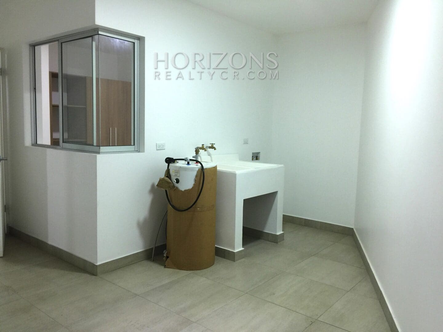 Moderno Apartamento en Curridabat Por Ciudad del Este  NJA968