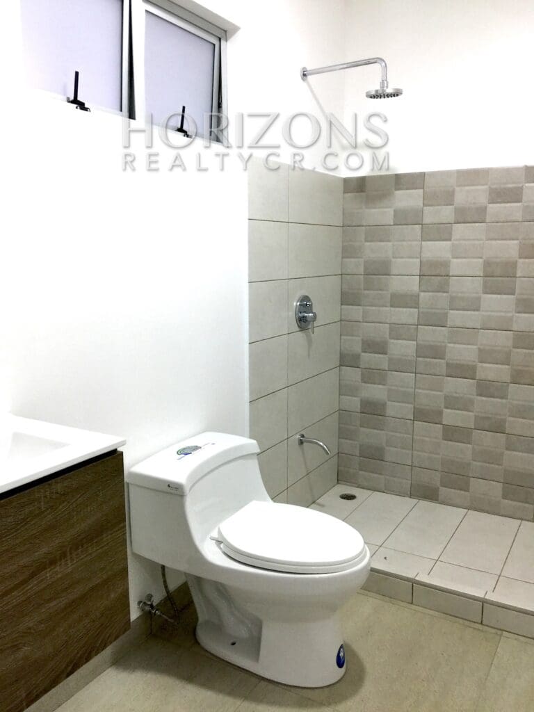 Moderno Apartamento en Curridabat Por Ciudad del Este  NJA968