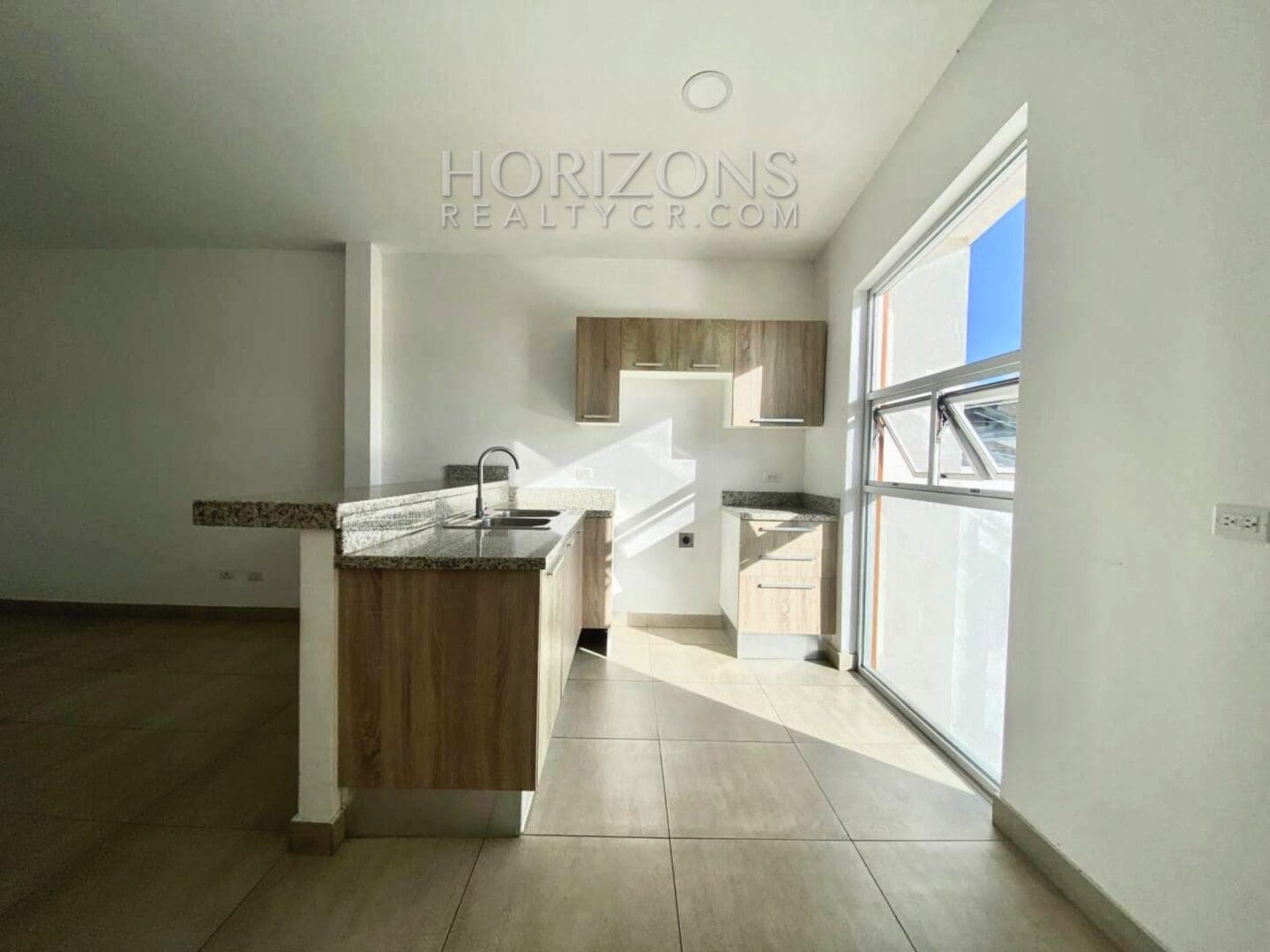 Moderno Apartamento en Curridabat Por Ciudad del Este  NJA968
