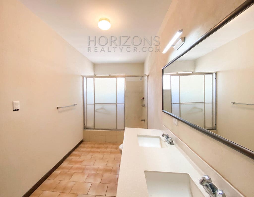 Se Alquila Casa en Rohrmoser 420m2 Terreno Amplia nja970