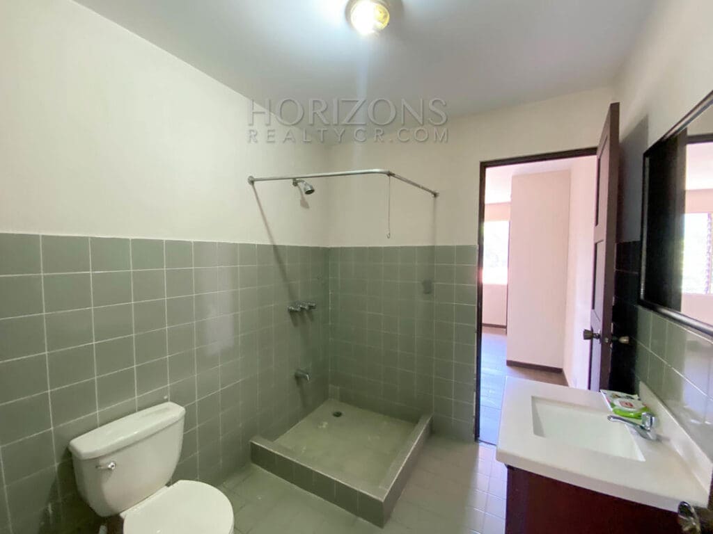 Se Alquila Casa en Rohrmoser 420m2 Terreno Amplia nja970