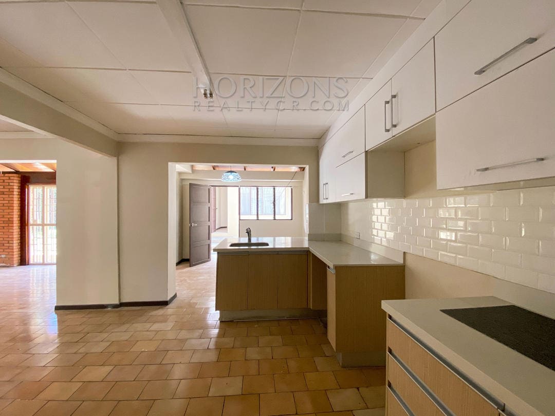 Se Alquila Casa en Rohrmoser 420m2 Terreno Amplia nja970