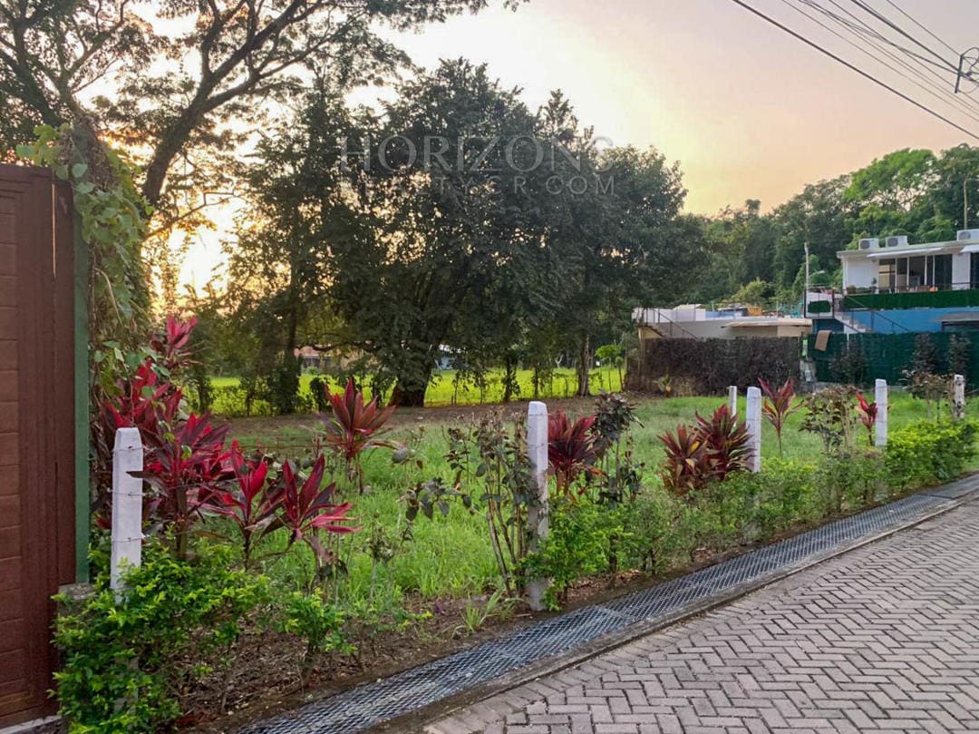 Vendemos Lote en Jaco 301m2 dentro de Residencial njr18
