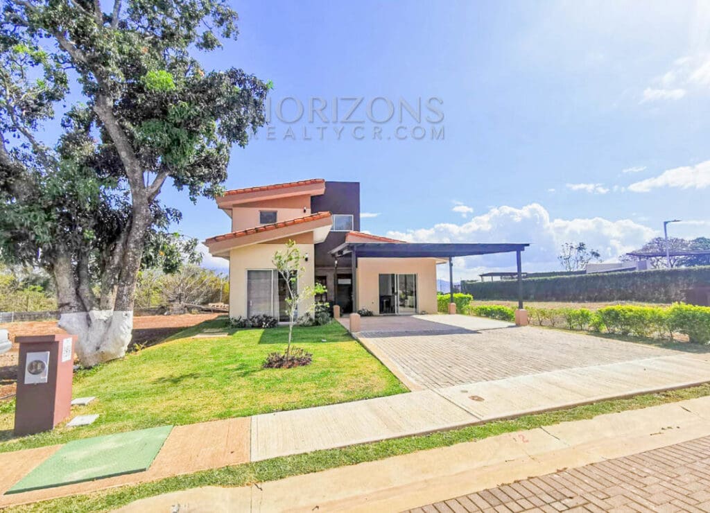 Se Vende En Alajuela 530 M2 Terreno Casa Contemporánea En Condominio Lankaster Njr19