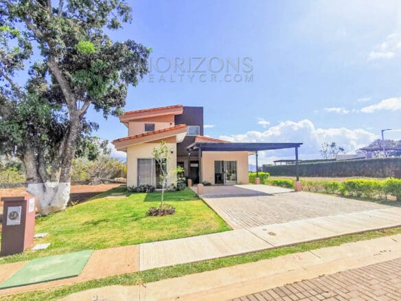 Se Vende En Alajuela 530 M2 Terreno Casa Contemporánea En Condominio Lankaster Njr19