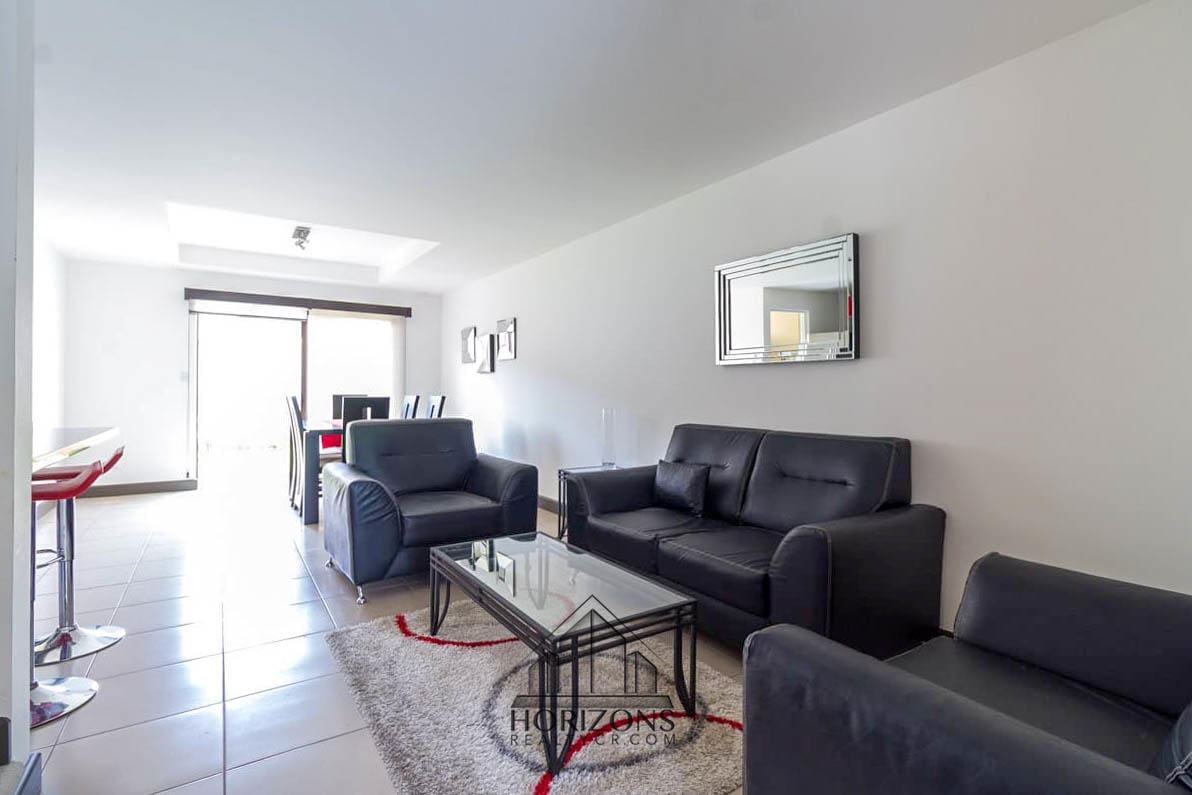 SE ALQUILA CASA AMUEBLADA EN CONDOMINIO CON PATIO nja977