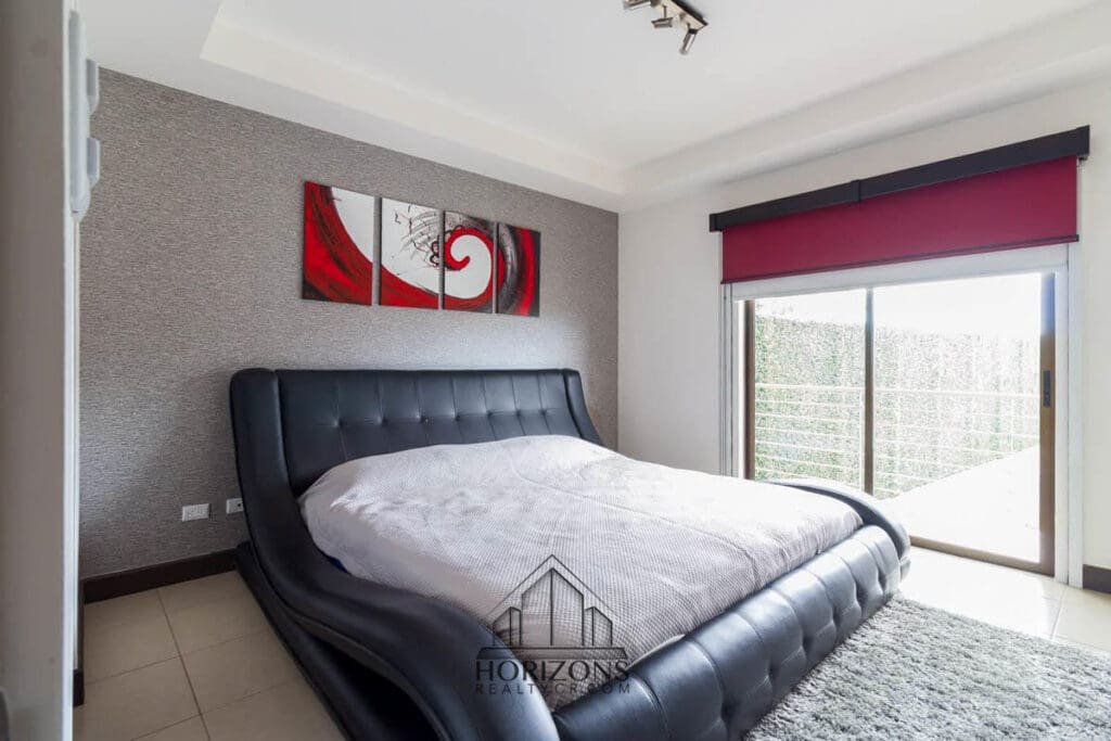 SE ALQUILA CASA AMUEBLADA EN CONDOMINIO CON PATIO nja977