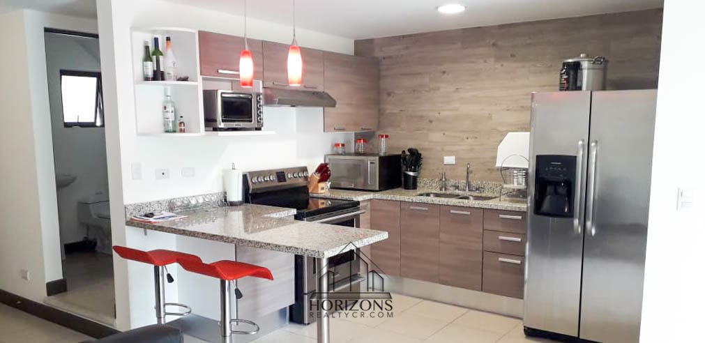 SE ALQUILA CASA AMUEBLADA EN CONDOMINIO CON PATIO nja977
