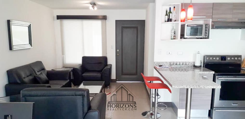 SE ALQUILA CASA AMUEBLADA EN CONDOMINIO CON PATIO nja977