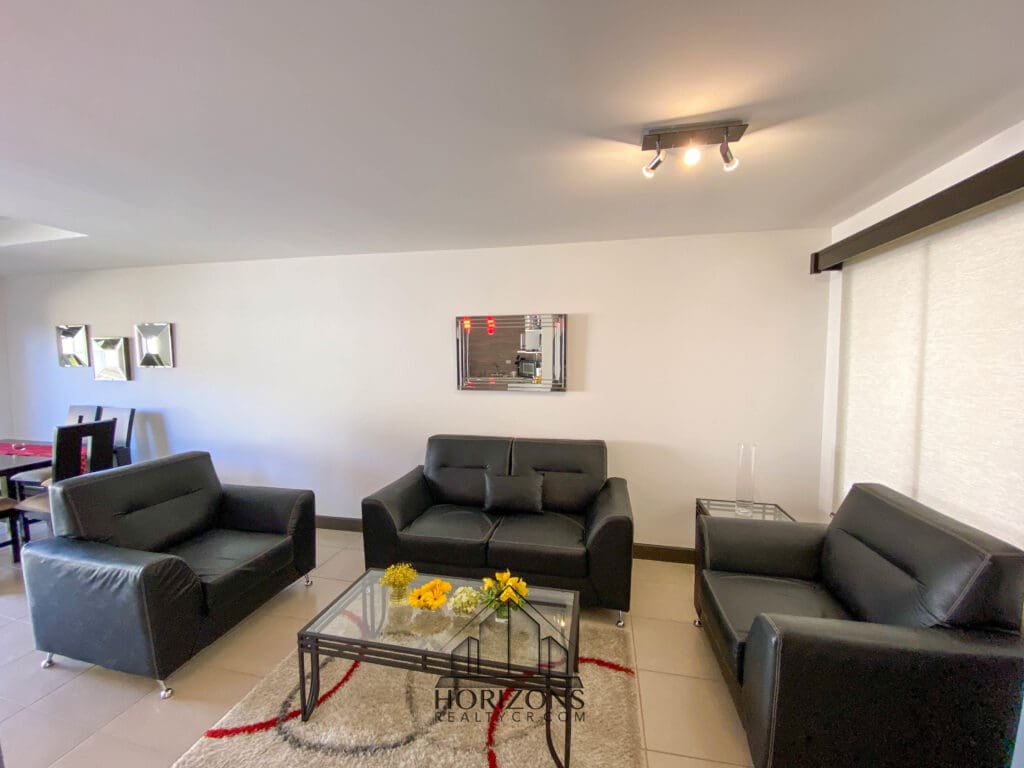 SE ALQUILA CASA AMUEBLADA EN CONDOMINIO CON PATIO nja977