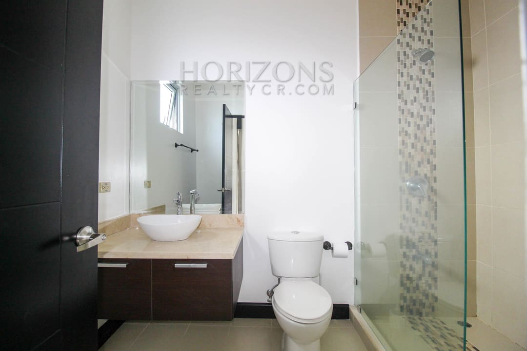 SE ALQUILA APARTAMENTO AMUEBLADO EN CURRIDABAT 3 HABITACIONES VISTA  A LAS MONTAÑAS noj742