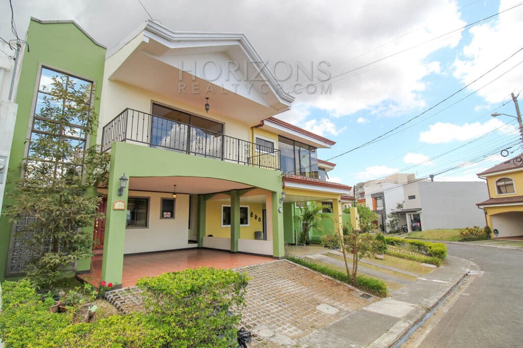 Se Alquila Casa Con Patio En Curridabat 3 Habitaciones + Oficina Noj746