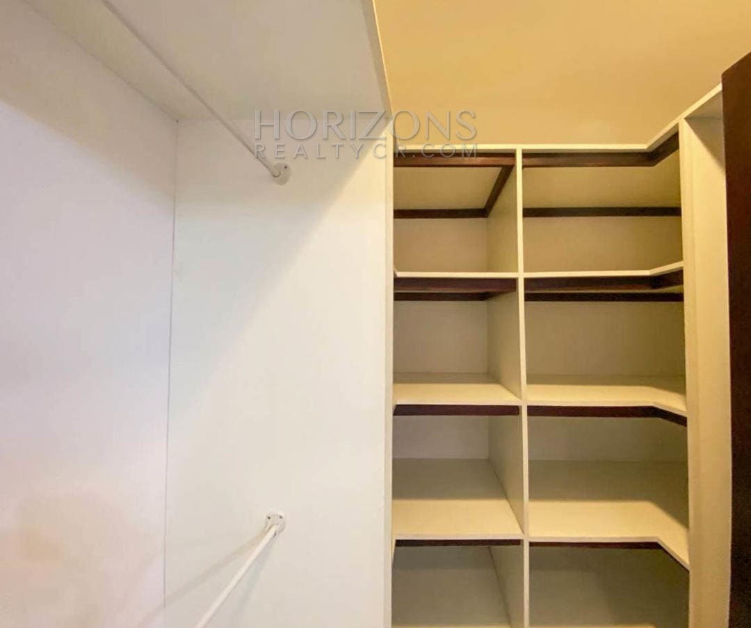 SE VENDE CASA EN TRES RÍOS CARTAGO 3 HABITACIONES AMPLIO PATIO EN RESIDENCIAL NJA971