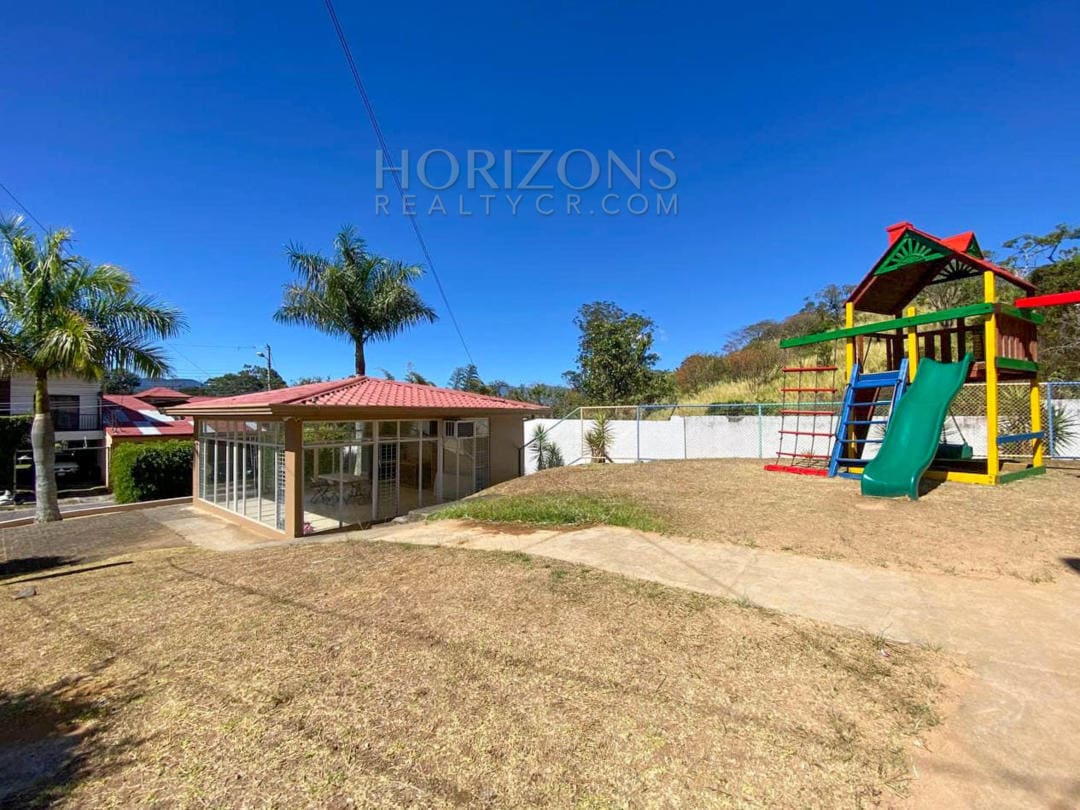 Hermosa Casa en Venta 3 Habitaciones + Cuarto de Servicio Residencial en Tres Ríos nja1157
