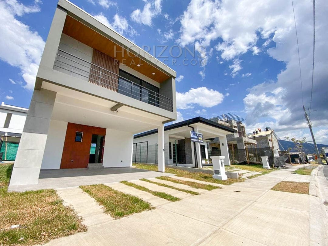 SE VENDE CASA PARA ESTRENAR EN SAN RAFAEL DE ALAJUELA ACCESO A RUTA 27 NJR20
