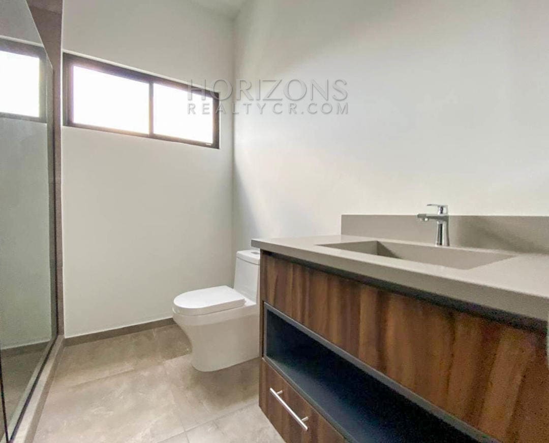 SE VENDE CASA PARA ESTRENAR EN SAN RAFAEL DE ALAJUELA ACCESO A RUTA 27 NJR20
