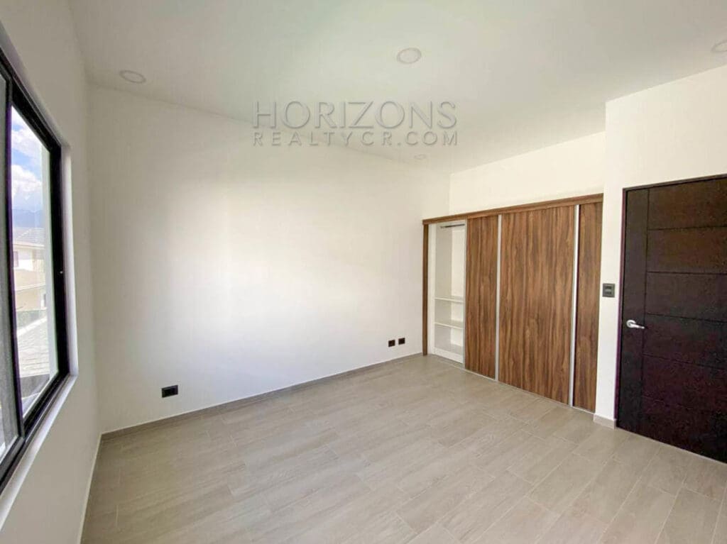 SE VENDE CASA PARA ESTRENAR EN SAN RAFAEL DE ALAJUELA ACCESO A RUTA 27 NJR20