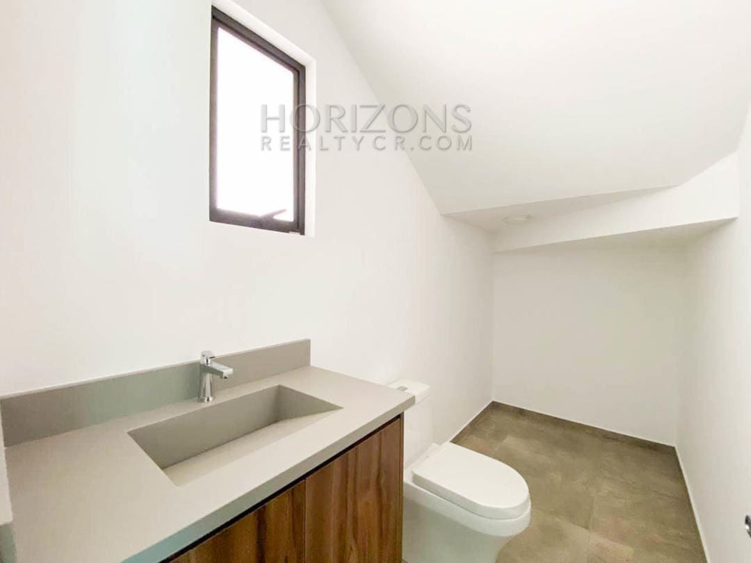 SE VENDE CASA PARA ESTRENAR EN SAN RAFAEL DE ALAJUELA ACCESO A RUTA 27 NJR20