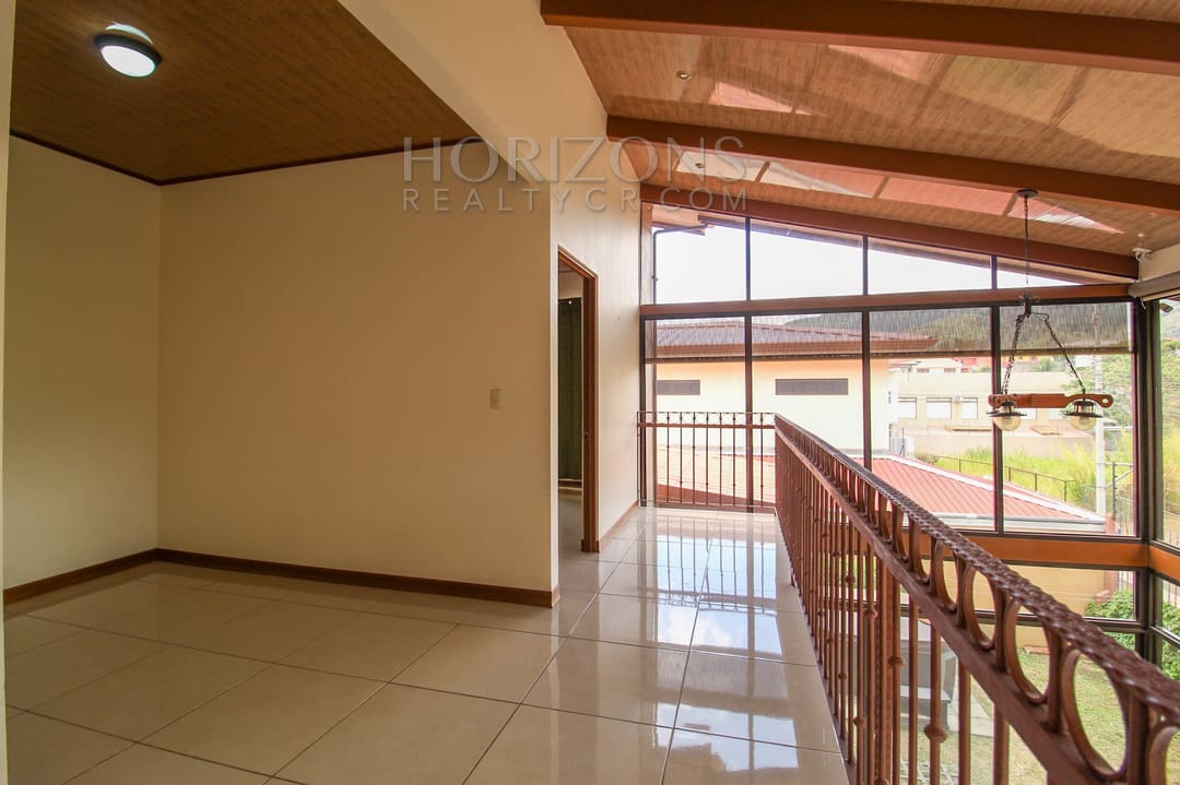 SE ALQUILA CASA INDEPENDIENTE CON PATIO EN CURRIDABAT 3 HABITACION + OFICINA noj760