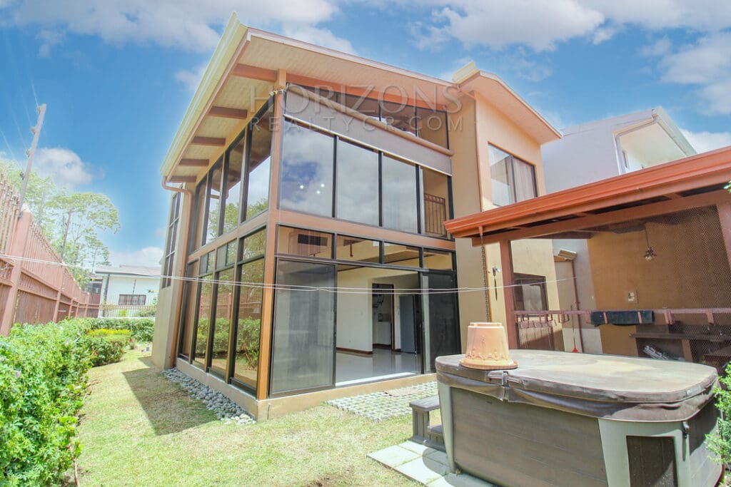 Se Alquila Casa Independiente Con Patio En Curridabat 3 Habitacion + Oficina Noj760