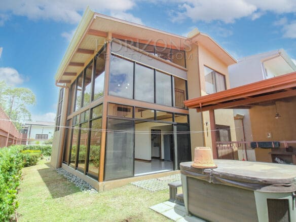 Se Alquila Casa Independiente Con Patio En Curridabat 3 Habitacion + Oficina Noj760