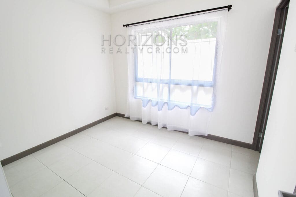 SE ALQUILA CASA CON TERRAZA EN SABANILLA 2 HABITACIONES AMENIDADES noj766