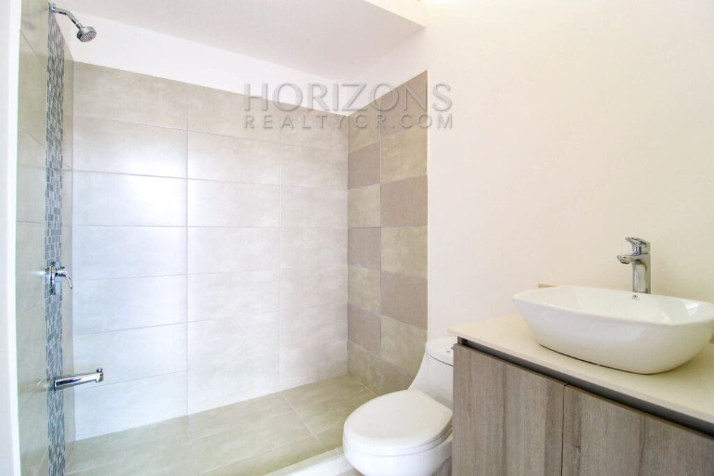 SE ALQUILA CASA CON TERRAZA EN SABANILLA 2 HABITACIONES AMENIDADES noj766