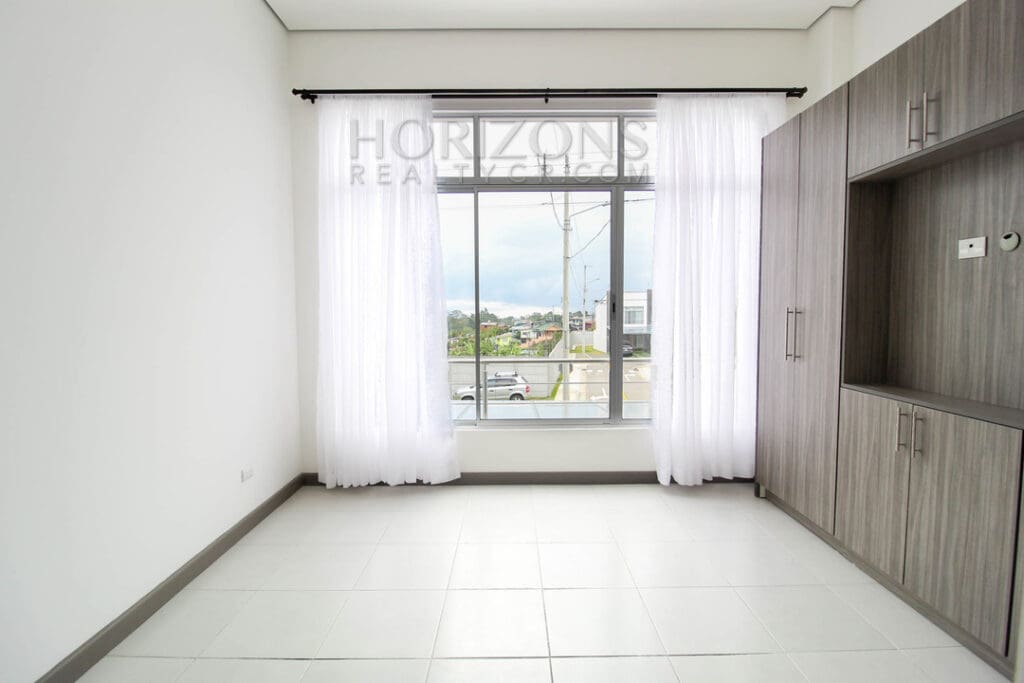 SE ALQUILA CASA CON TERRAZA EN SABANILLA 2 HABITACIONES AMENIDADES noj766