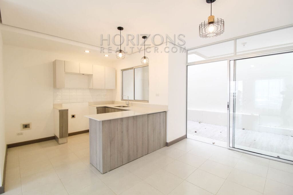 SE ALQUILA CASA CON TERRAZA EN SABANILLA 2 HABITACIONES AMENIDADES noj766
