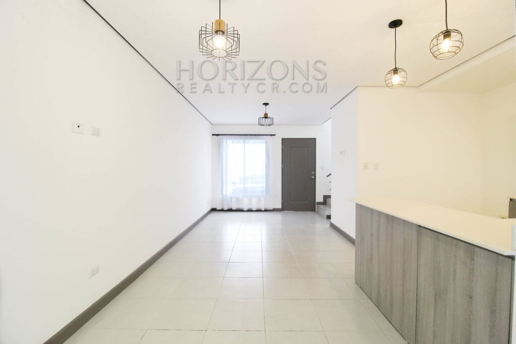 SE ALQUILA CASA CON TERRAZA EN SABANILLA 2 HABITACIONES AMENIDADES noj766
